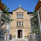 Imagen de la fachada del Colegio San Agustín de Calahorra (La Rioja). El director titular del Colegio San Agustín de Calahorra (La Rioja) y compañero de estudios del papa León XIV en Roma durante su juventud, el agustino Pedro Luis Moráis, ha resaltado a EFE "la gran visión que el pontífice tiene de la Iglesia y la realidad eclesial, aunque sea desde su perspectiva agustina". EFE/Raquel Manzana.