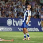 Esquerdo se lamenta de que un balón se le fuese ligeramente alto en una acción muy similar a la del gol de hace un año contra la Cultural.