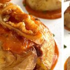 La brava leonesa combina patata rota, salsa intensa y torrezno de oreja en una de las versiones más comentadas de las patatas bravas