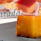 Las Yemas Tostadas de La Bañeza destacan por su textura delicada y su característica capa caramelizada.