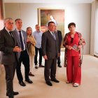 El consejero de la Presidencia durante su visita a la exposición sobre Urraca I de León.