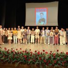 Foto de familia de los premiados en la gala bembibrense a sus deportistas destacados.