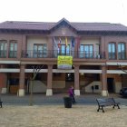 Vista del Ayuntamiento de Santa María del Páramo.