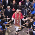 El papa León XIV tras el rezo de la Hora media que va a oficiar en la Catedral de la Santa Cruz y Santa Eulalia en Barcelona.