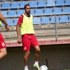Sergi Maestre con el balón en un entrenamiento.