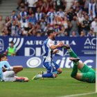 La imagen recoge la gran ocasión del capitán ponferradino Borja Valle que finalmente salió fuera.