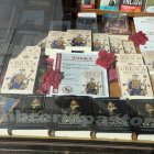 Imagen del escaparate de una de las librerías.