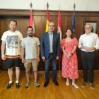 Morala y Moreno, con los representantes de los trabajadores de Correos.