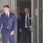 El expresidente del Gobierno José Luis Rodríguez Zapatero abandona la Audiencia Nacional tras casi tres horas de declaración como investigado en el caso Plus Ultra, en la que ha negado de plano haber ejercido ninguna influencia en favor de la aerolínea.
