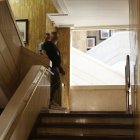 Agentes de la UCO en el interior del Ayuntamiento de Soria durante el registro.