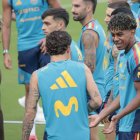 Buen ambiente en el entreno de España.