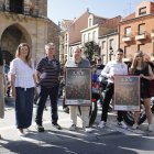 Javier Carrera junto a varios concejales y Sergio Vidales (M Bañezano) presentaron el cartel.