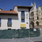 El edificio para 6 pisos turísticos ya está levantado a la espera de remates.