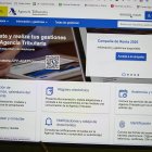 Una persona hace el borrador de su declaración de la renta en un ordenador, a 8 de abril de 2026, en Madrid.