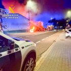 Dos detenidos por incendiar cinco coches, un taller y una vivienda en Valdelafuente.