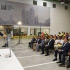 Mañueco se dirige a los invitados al acto de apertura de Dia en Villadangos.