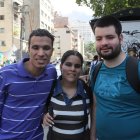 Álvaro, Alejandra y Abdiel posan durante una entrevista con EFE este sábado en Caracas (Venezuela).