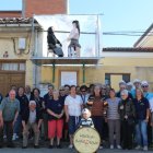 Personas recorriendo los siete mayos.