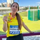 Inés Venero con su medalla de oro lograda en el Nacional.