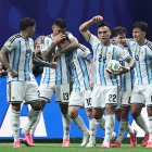 Argentina celebra el gol de Messi, que en el minuto 83 de partido significaba el 2-2.