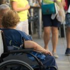 La falta de accesibilidad en destinos y alojamientos sigue condicionando las vacaciones de miles de personas con movilidad reducida en Castilla y León, según el Barómetro de la Accesibilidad.