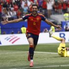 Mikel Merino celebra el gol que le dio el triunfo y el pase a semifinales del Mundial a España. Apenas duró dos minutos sobre el terreno de juego para dar con la diana.