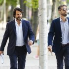 La pareja de Ayuso llega al juzgado como testigo del caso.