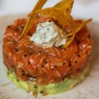 Preparaciones como el tartar, el sushi, el ceviche o el pescado marinado exigen extremar las medidas de prevención frente al anisakis.