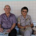 Una pareja de jubilados descansa apaciblemente