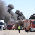 Incendio en una nave de reciclado en Roales