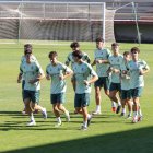 El grupo de futbolistas de la cantera en pretemporada con el primer equipo de la Cultural a las órdenes de Jandro Castro.
