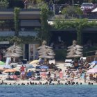 Numerosas personas en las playas de Palma.