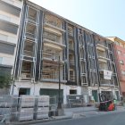 Retirados los andamios del edificio de la calle Ancha, se acristalará la fachada del centro Mario Tascón.