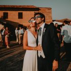 Laura González Llamazares y Daniel Sors Raurell contemplan el eclipse