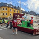 Una de las peñas participantes del desfile.