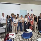 Eduardo Otero Pereira con integrantes de la mesa de debate sobre la ponencia