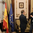 El presidente del PP, Alberto Núñez Feijóo, y el presidente de Ceuta, Juan Jesús Vivas, se reúnen en Ceuta a 19 de agosto de 2026.