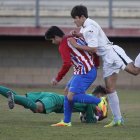 San Román con el balón en sus manos, en un Peña-Atlético de División de Honor.