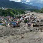 Vista aérea de viviendas dañadas en Trishuli Bazar (Nepal) tras una riada en el distrito de Nuwakot. EFE/EPA/NARENDRA SHRESTHA.