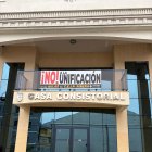 Pancarta colocada en la Casa Consistorial de Vega