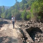 Iván Alonso, concejal de Medio Rural, en la carretera de Carracedo