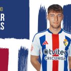 Óscar Vacas ya posa con la camiseta de la Ponferradina.