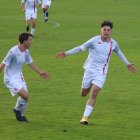 David López, a la derecha, celebra un gol vestido de culturalista.