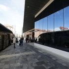 Una zona de acceso a la estación.