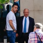 El comisionista Víctor de Aldama (i) y el abogado del PP, Alberto Durán Ruiz de Huidobro.
