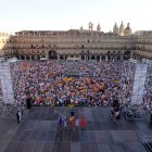 Decenas de personas durante una concentración en solidaridad con Ceuta, en la Plaza Mayor, a 2 de septiembre de 2026, en Salamanca, Castilla y León (España).