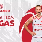 Vytautas Zygas ya posa con la camiseta blanca.