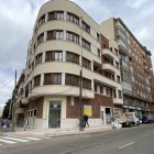El edificio del esquinazo de Padre Isla y Luis Carmona estuvo parado durante 18 años.