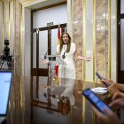 La portavoz del PP en el Congreso, Ester Muñoz, atiende a los medios tras el pleno celebrado, este miércoles, en el Congreso de los diputados en Madrid.