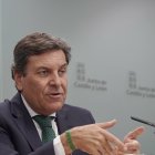 El portavoz de la Junta y consejero de Economía y Hacienda, Carlos Fernández Carriedo, comparece en rueda de prensa tras la reunión del Consejo de Gobierno.